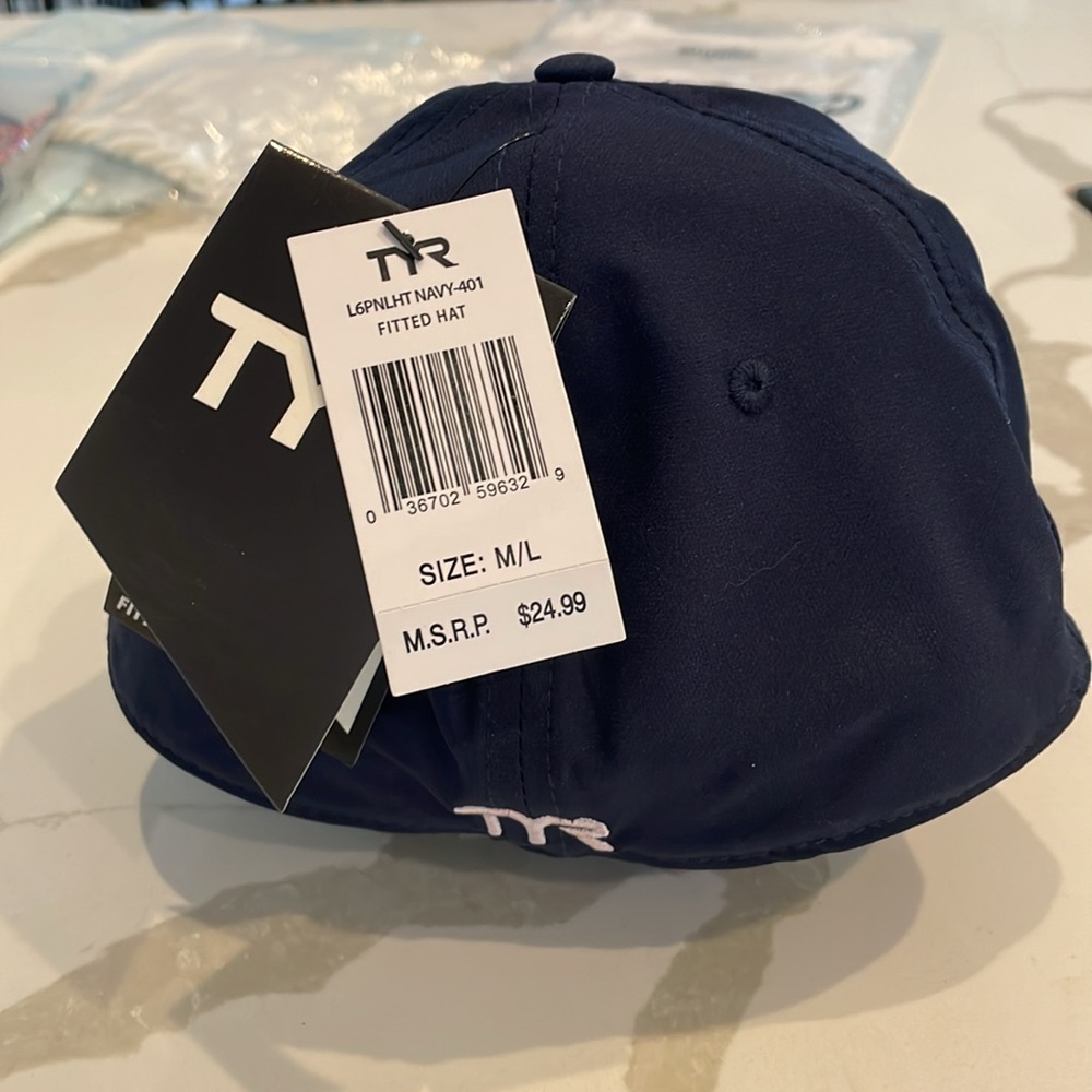 Fitted hat - Picture 2 of 5